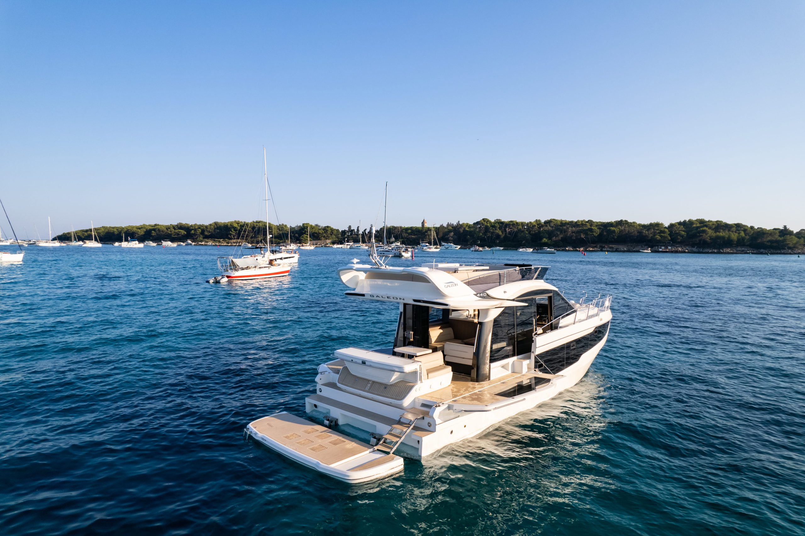 Galeon 440 Fly